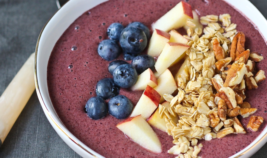 Image of a blueberry apple crisp smoothie bowl