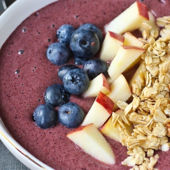 Image of a blueberry apple crisp smoothie bowl